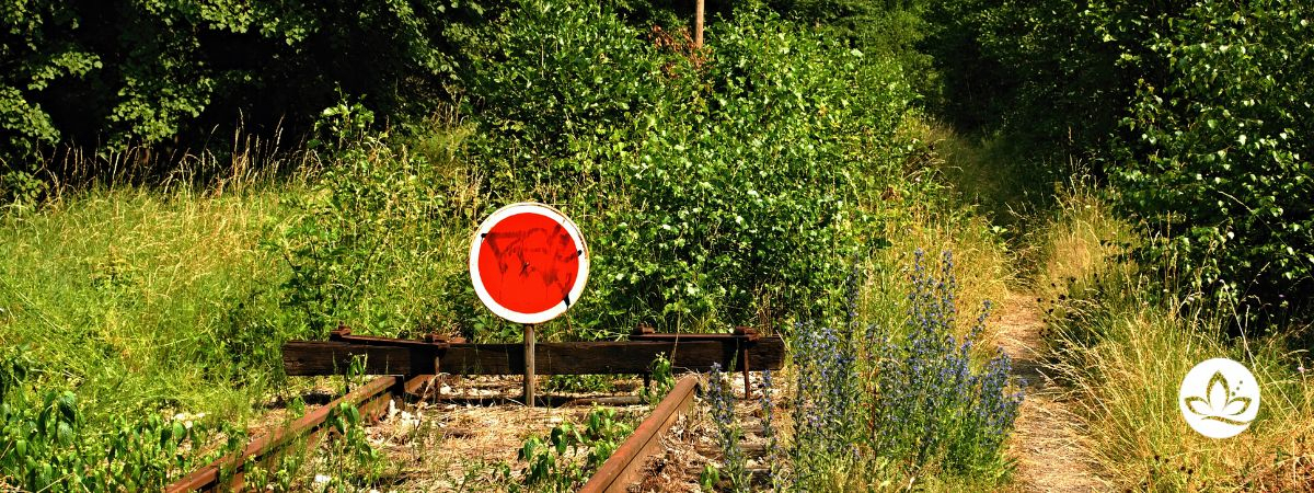 Bahnschiene, die plötzlich endet